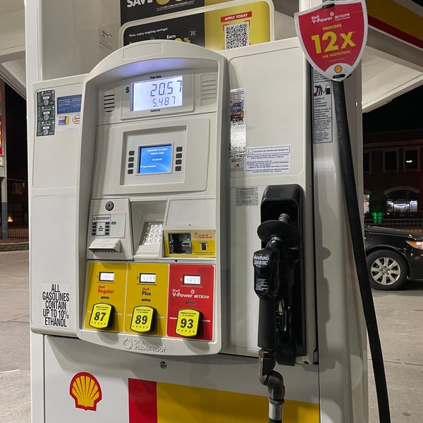 Photo taken at Shell by Jemillex B. on 12/17/2021