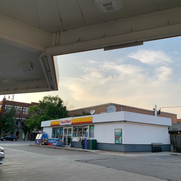 Photo taken at Shell by Jemillex B. on 9/20/2019
