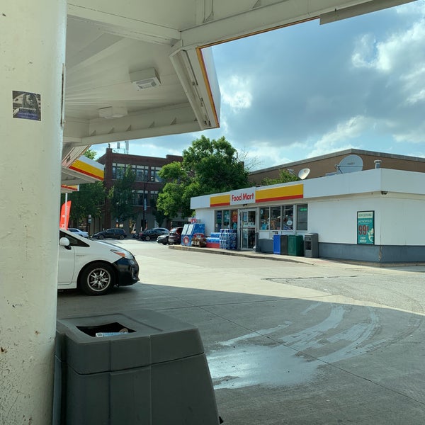 Photo taken at Shell by Jemillex B. on 7/19/2019