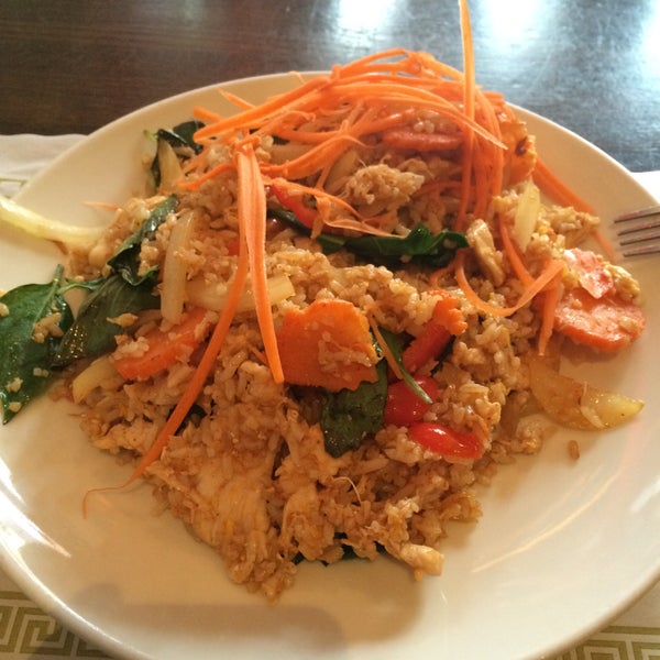Photo taken at Pho&#39;s Spicier Thai Cuisine by Jemillex B. on 12/22/2014