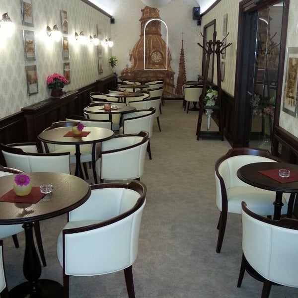 Foto diambil di Carpano Café-Restaurant oleh Michal D. pada 7/9/2014