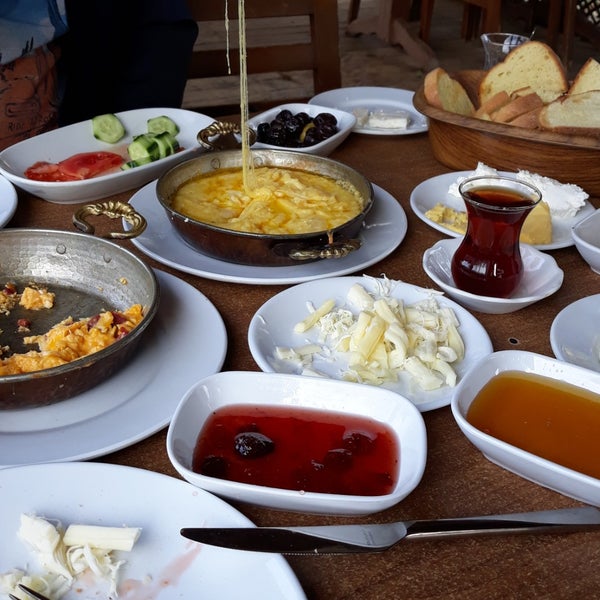 11/16/2019 tarihinde Zeynep G.ziyaretçi tarafından Yeşil Vadi Restaurant'de çekilen fotoğraf