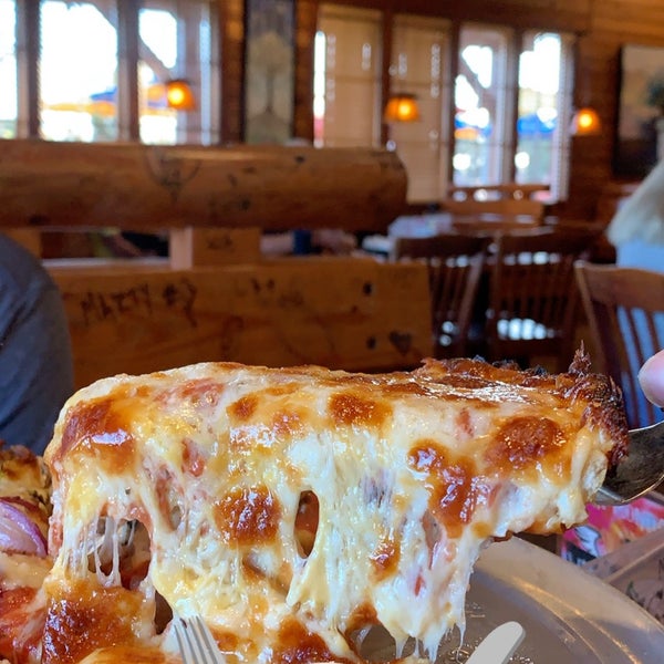 10/8/2019 tarihinde Aziyaretçi tarafından Mother Bear&#39;s Pizza West'de çekilen fotoğraf