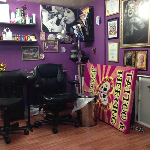 Photo taken at Divino Dolor Tattoo &amp; Piercing by Luis M. on 7/7/2014