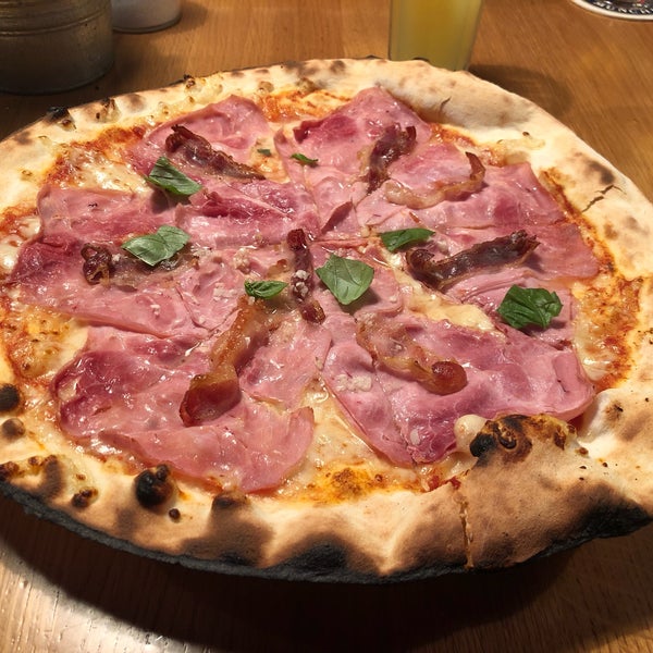 9/11/2019 tarihinde Eric T.ziyaretçi tarafından Pizza@Kavica Duksa'de çekilen fotoğraf
