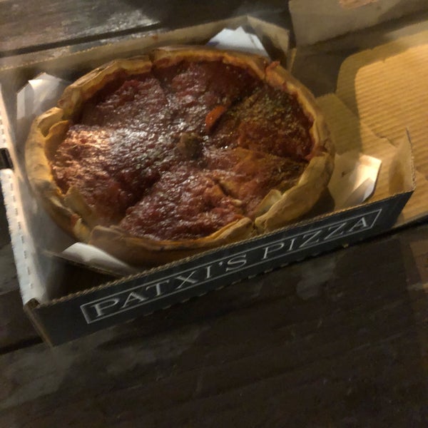 6/23/2018 tarihinde Eric T.ziyaretçi tarafından Patxi&#39;s Pizza'de çekilen fotoğraf