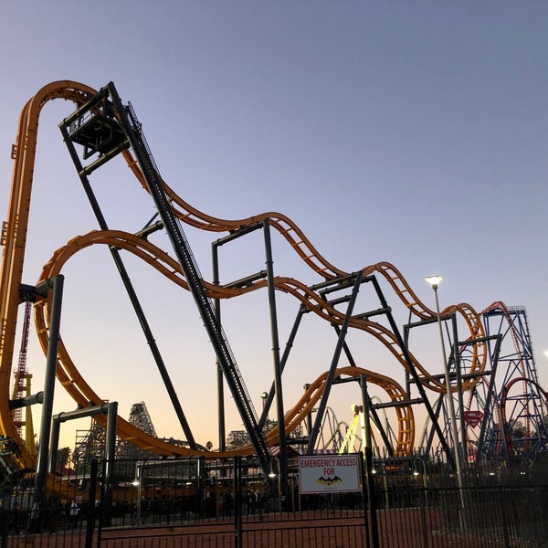 รูปภาพถ่ายที่ Six Flags Discovery Kingdom โดย Eric T. เมื่อ 11/2/2019