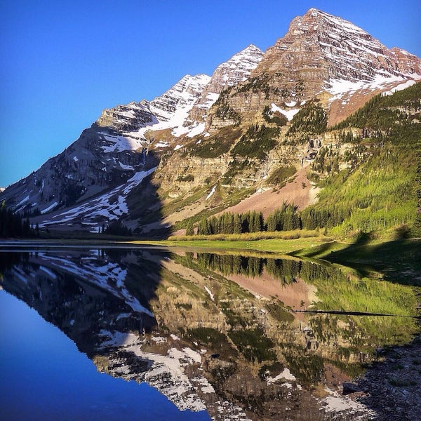 Photo taken at Maroon Bells Guide &amp; Outfitters by Adolfo R. on 10/16/2015