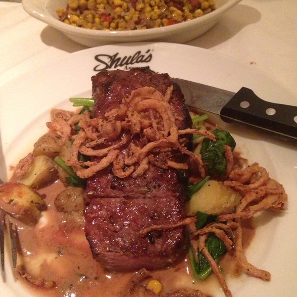 Снимок сделан в Shula&#39;s Steak House пользователем Kareem A. 8/11/2013