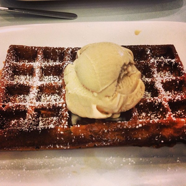 Photo taken at Wafflelicious by チュ リー on 5/11/2013