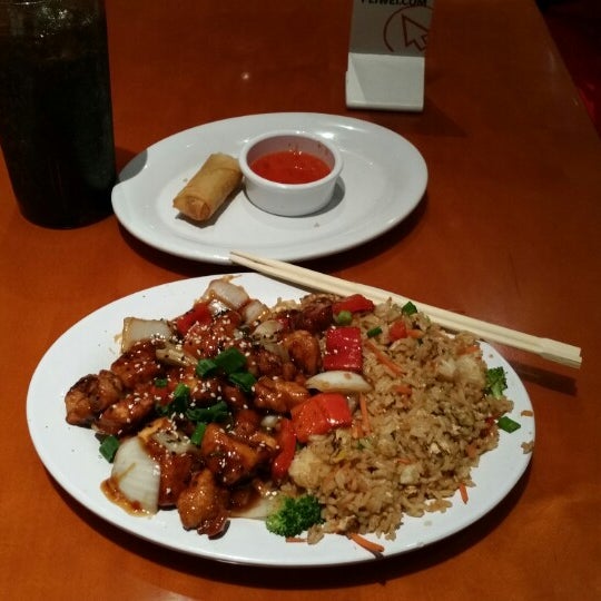 Photo taken at Pei Wei by Roy H. on 4/4/2015