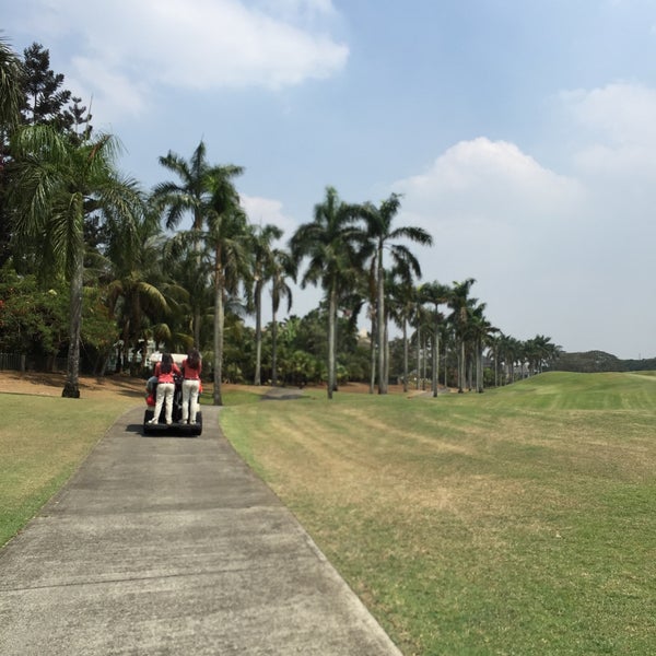 Foto diambil di Imperial Klub Golf oleh Hishamuddin J. pada 8/27/2015