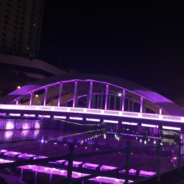 Foto diambil di Singapore River oleh Zaza pada 11/29/2019