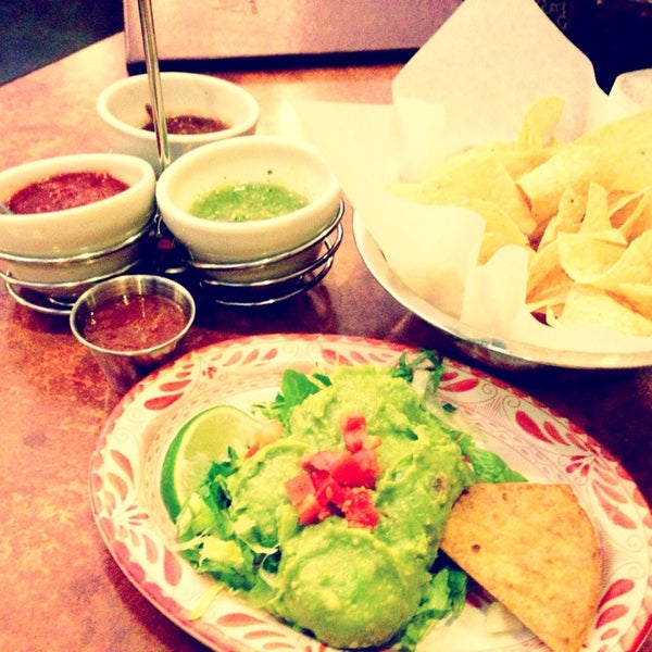 Foto diambil di Abuelo&#39;s Mexican Restaurant oleh Anne M. pada 9/6/2013