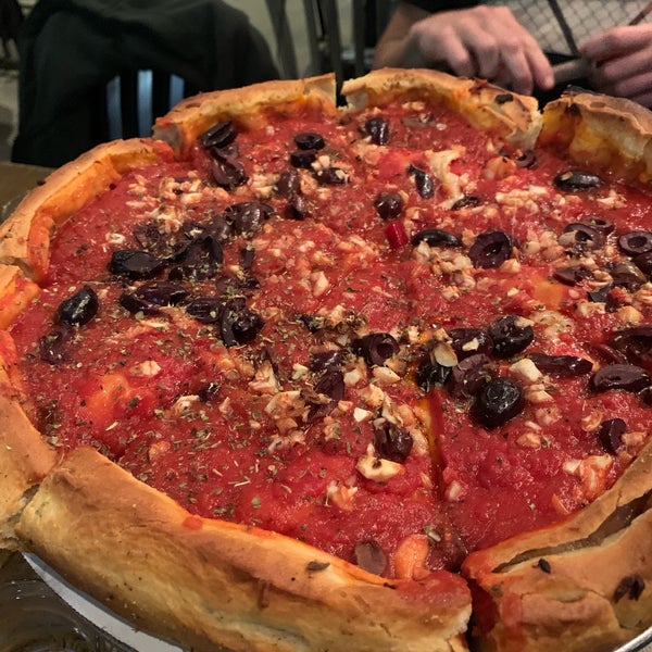 Foto tomada en Patxi&#39;s Pizza  por Vero N. el 8/3/2019