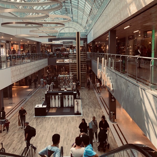Foto tirada no(a) Olympia-Einkaufszentrum (OEZ) por Fahad em 9/8/2022