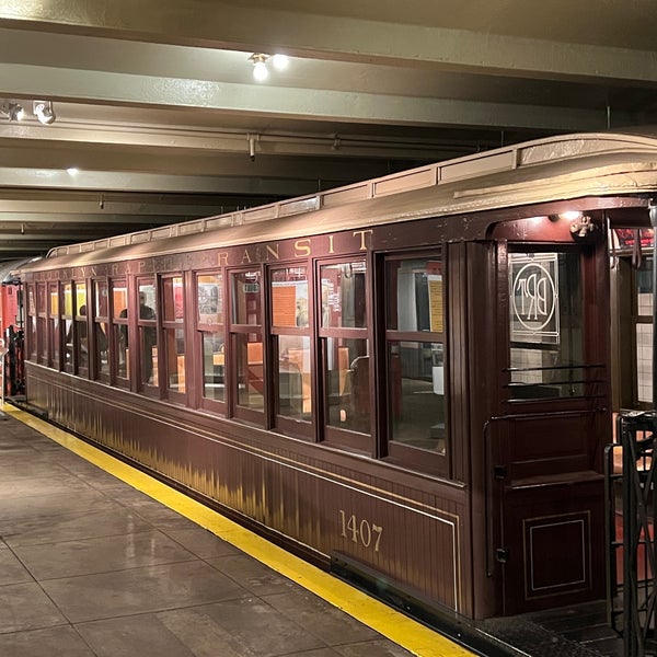 Foto tirada no(a) New York Transit Museum por Raj em 10/30/2022