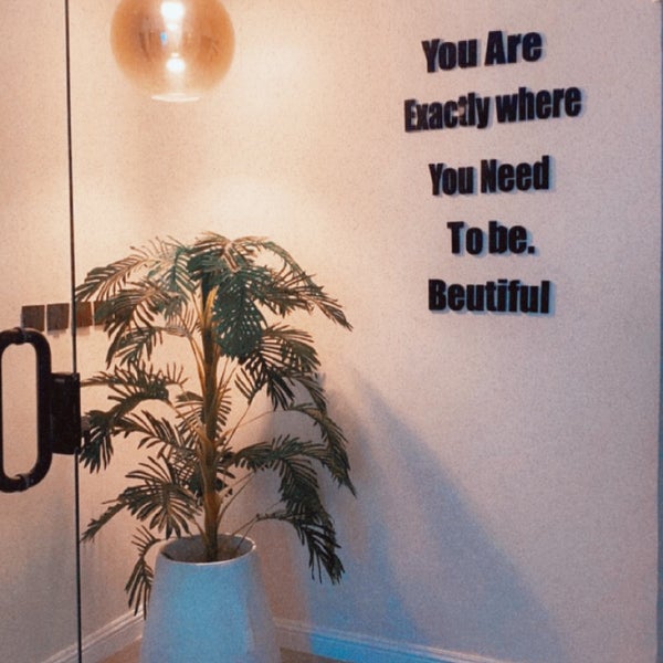 Kr Center مركز كحل وروج 9 Tips