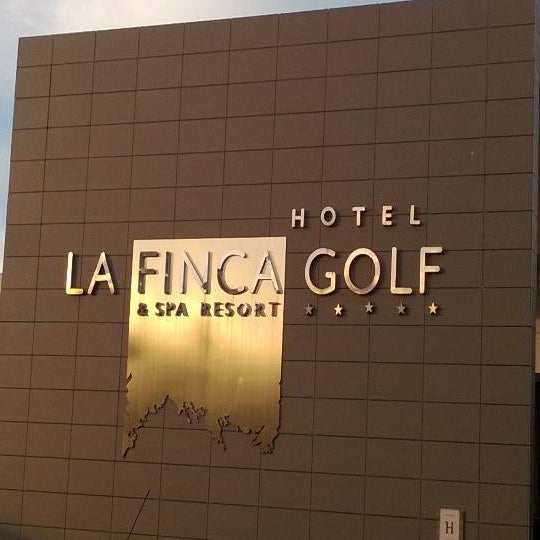 Foto tomada en Hotel La Finca Golf &amp; Spa Resort  por Conny W. el 6/21/2013