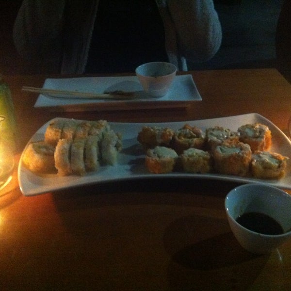 Снимок сделан в Nigiri Sushi Bar пользователем Emilio R. 4/5/2013