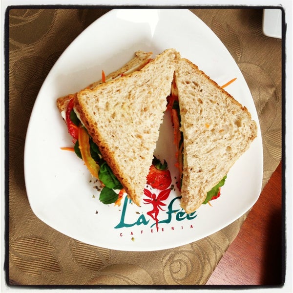 2/6/2013 tarihinde Ana T.ziyaretçi tarafından La Fée Cafeteria'de çekilen fotoğraf