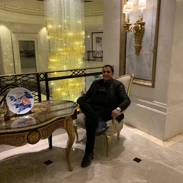 Photo taken at Shang Palace by Zengın A. on 2/13/2019