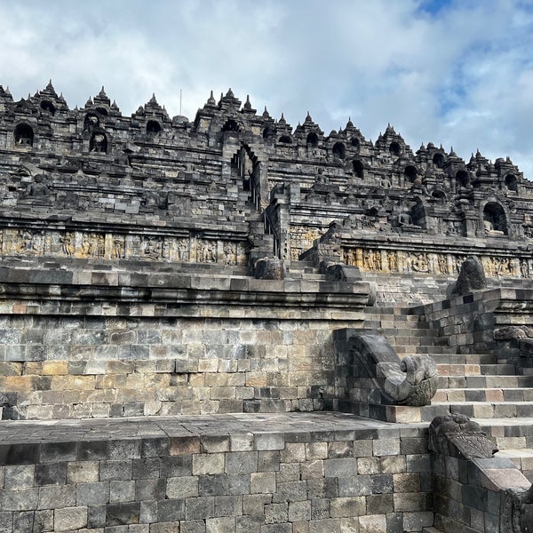 Foto tomada en Candi Borobudur (Borobudur Temple)  por Ken C. el 7/5/2023