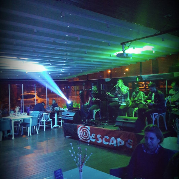 Photo taken at Cool Escape Cafe &amp; Bistro by Ersin B. on 12/12/2014