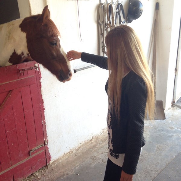 Photo prise au Antalya Horse Club par Pınar Ü. le11/16/2014