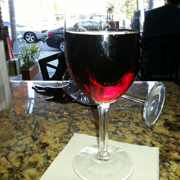 5/13/2013 tarihinde Chris G.ziyaretçi tarafından Wine A Bit Coronado'de çekilen fotoğraf