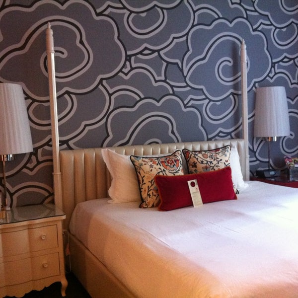 รูปภาพถ่ายที่ Kimpton Hotel Monaco Seattle โดย Amber T. เมื่อ 3/4/2013