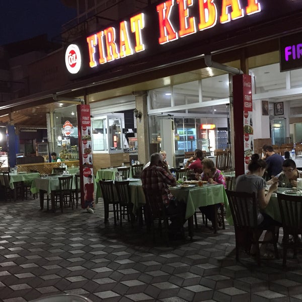 Foto diambil di Öz Fırat Kebap Salonu oleh Mehmet Hanifi F. pada 6/17/2015