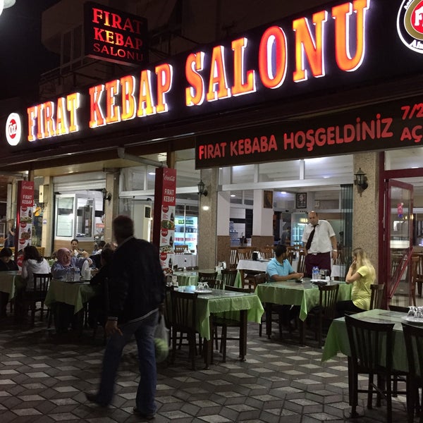 Снимок сделан в Öz Fırat Kebap Salonu пользователем Mehmet Hanifi F. 6/10/2015