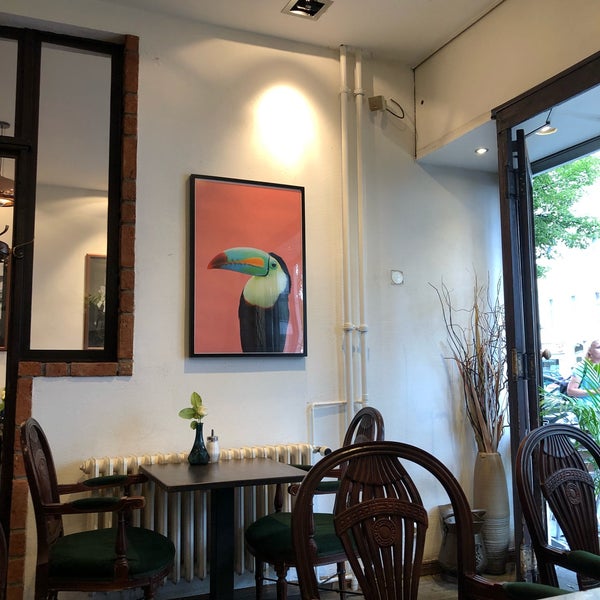 Foto diambil di Café au Lait oleh Ekaterina K. pada 7/11/2019