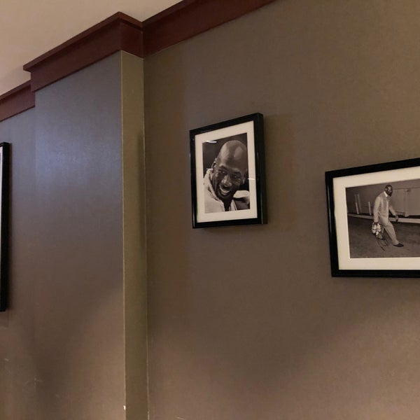 Снимок сделан в Michael Jordan&#39;s Steak House Chicago пользователем Jessica L. 10/17/2019