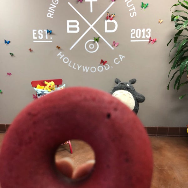 Das Foto wurde bei Ring Baked Tofu Donuts von Jessica L. am 5/19/2019 aufgenommen