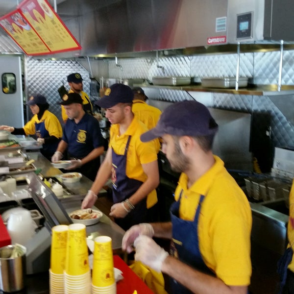 Photo taken at The Halal Guys by Gil G. on 11/3/2016