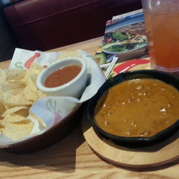 Photo taken at Chili&#39;s Grill &amp; Bar by Elizabeth M. on 3/6/2014
