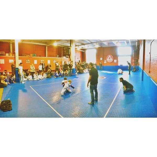 Foto tirada no(a) Gracie Barra Brazilian Jiu-Jitsu por bruno f. em 2/16/2014
