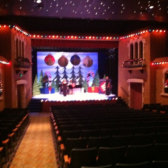 Foto tirada no(a) Garden Theatre por Keith S. em 12/1/2012