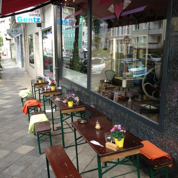 8/11/2013 tarihinde Tom F.ziyaretçi tarafından Café Nikan'de çekilen fotoğraf