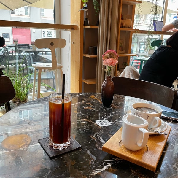 รูปภาพถ่ายที่ La Bohème Café โดย Sara เมื่อ 10/9/2023