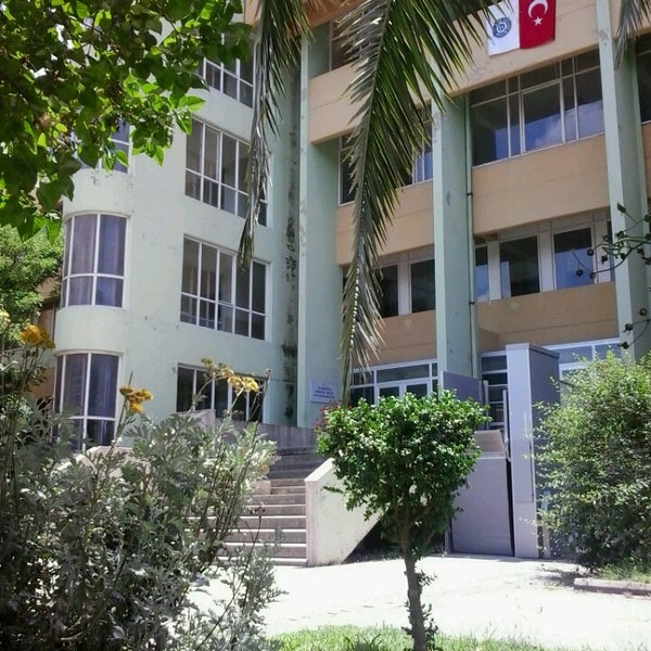 Photo taken at EÜ Kimya Mühendisliği Bölümü by Gamze K. on 6/1/2013