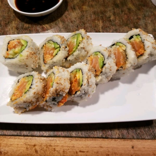 Foto tomada en Shogun Japanese Restaurant &amp; Sushi Bar  por Sally H. el 1/16/2021