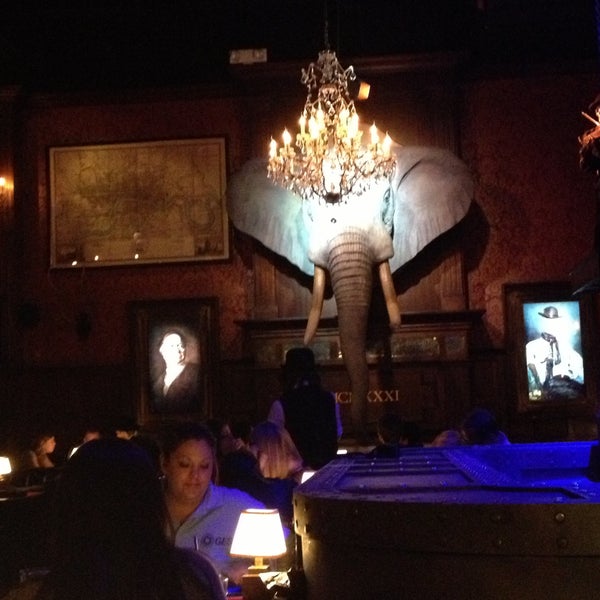 Das Foto wurde bei Jekyll &amp; Hyde Club | Restaurant &amp; Bar von Jessie G. am 5/6/2013 aufgenommen