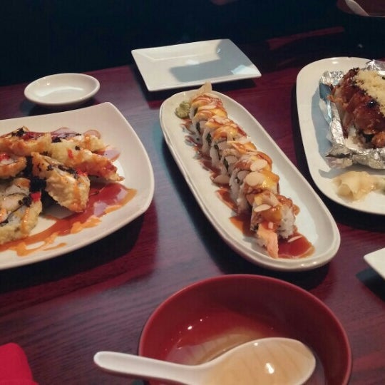 6/9/2015 tarihinde David B.ziyaretçi tarafından Kabuki Korean Restaurant and Sushi Bar'de çekilen fotoğraf