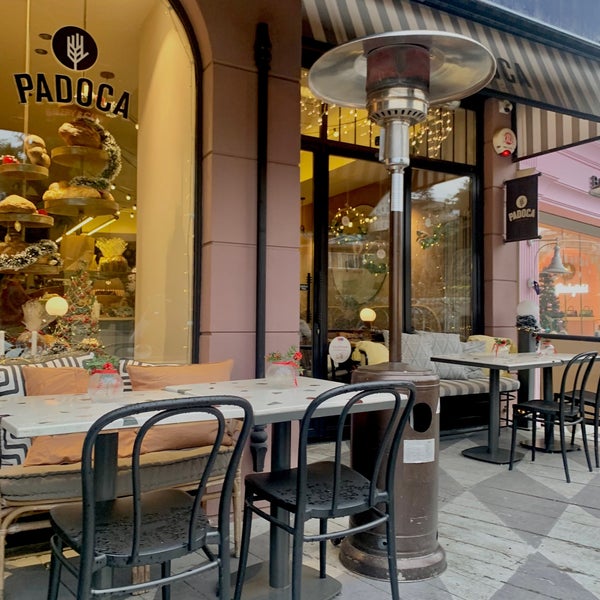 Foto diambil di Padoca Bakery &amp; Cafe oleh Refal pada 12/13/2022