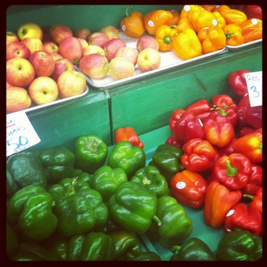 Das Foto wurde bei Allentown Farmers Market von Heather M. am 10/20/2012 aufgenommen