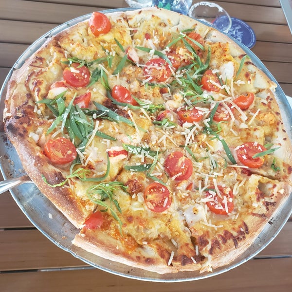An amazing location just off the Pinellas Trail. Offering inside and outside seating for lunch/dinner. The Lobster and shrimp pizza is delicious, especially when paired with a house made margarita!