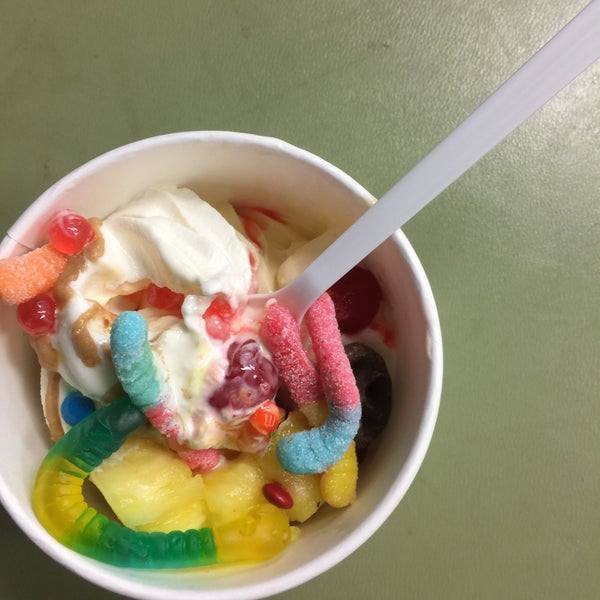 USwirl Frozen Yogurt Frozen Yogurt Shop